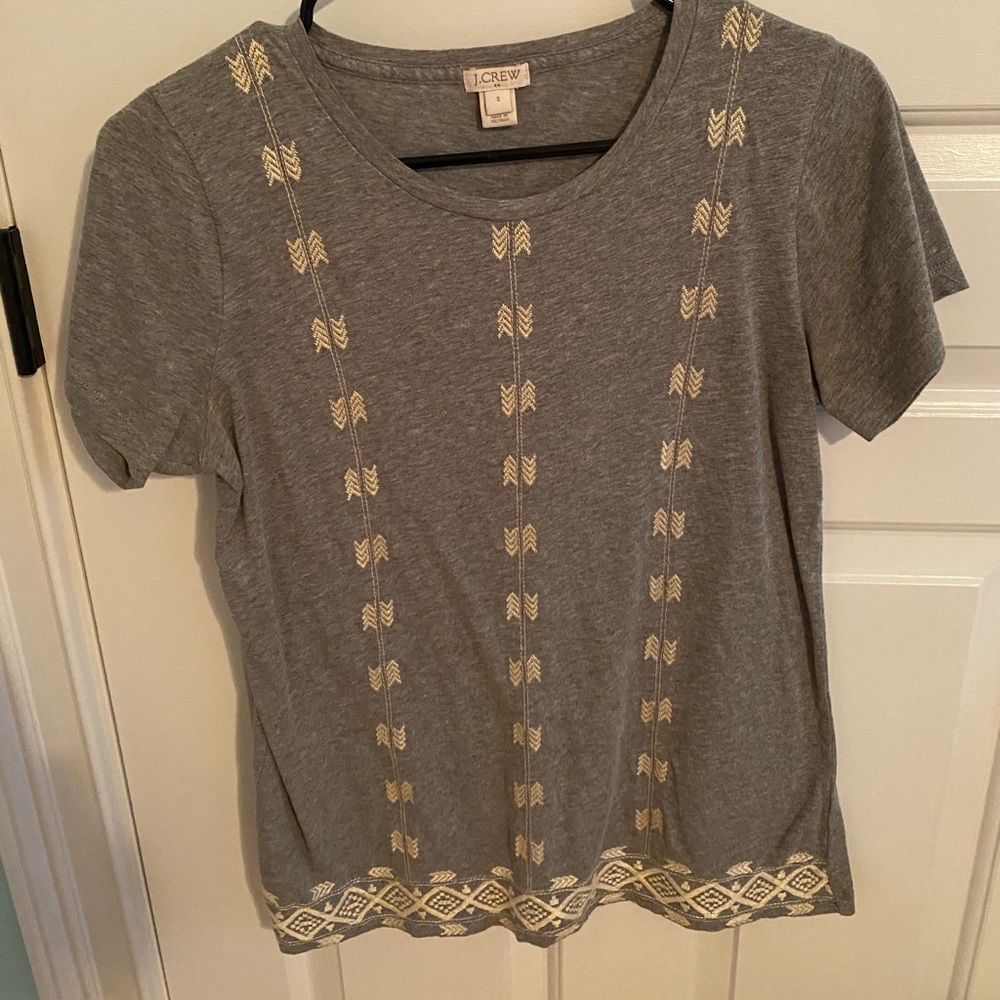 Gray tshirt
